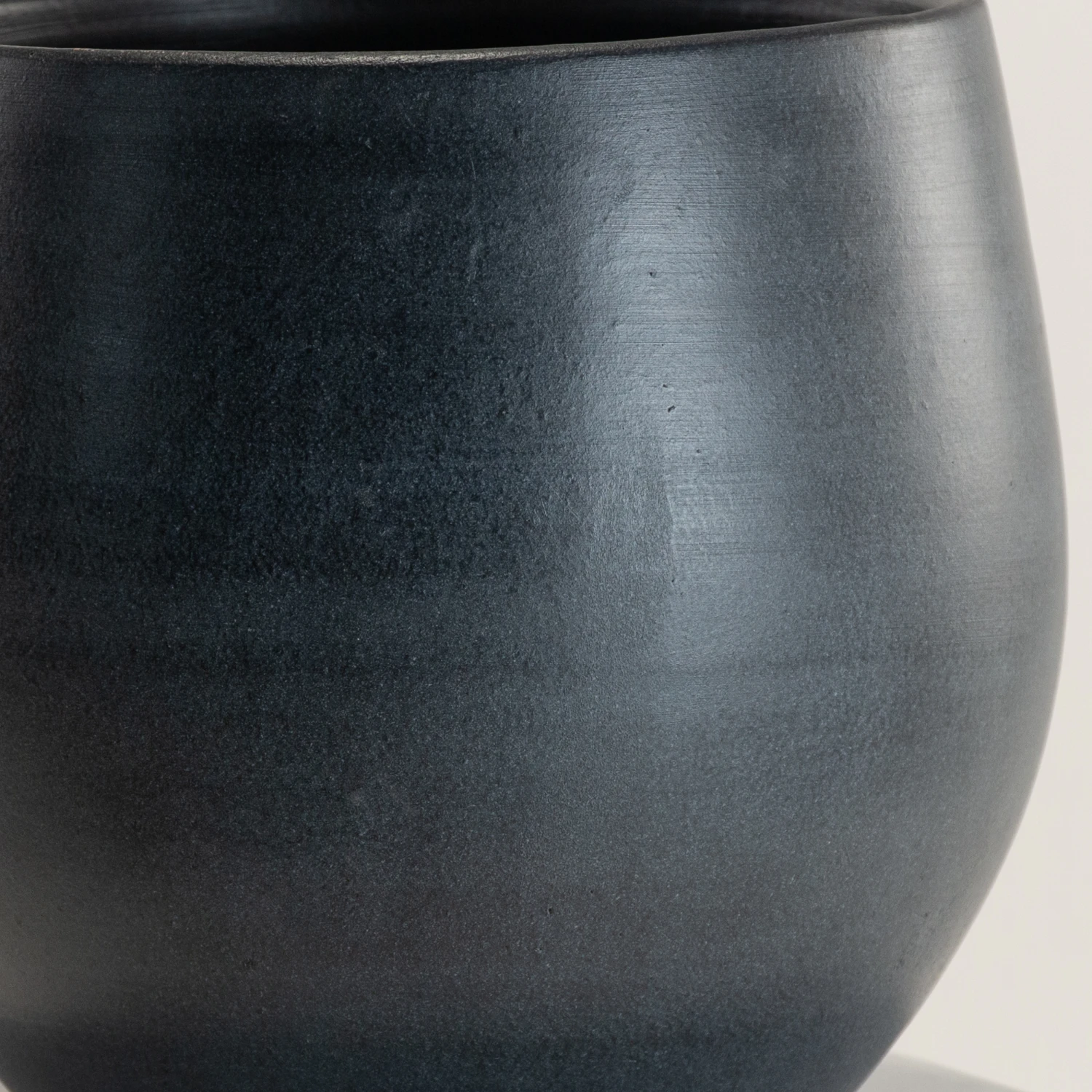 Indoor Pot Esra – Black 2 Indoor Pot Esra – Black - Image 2