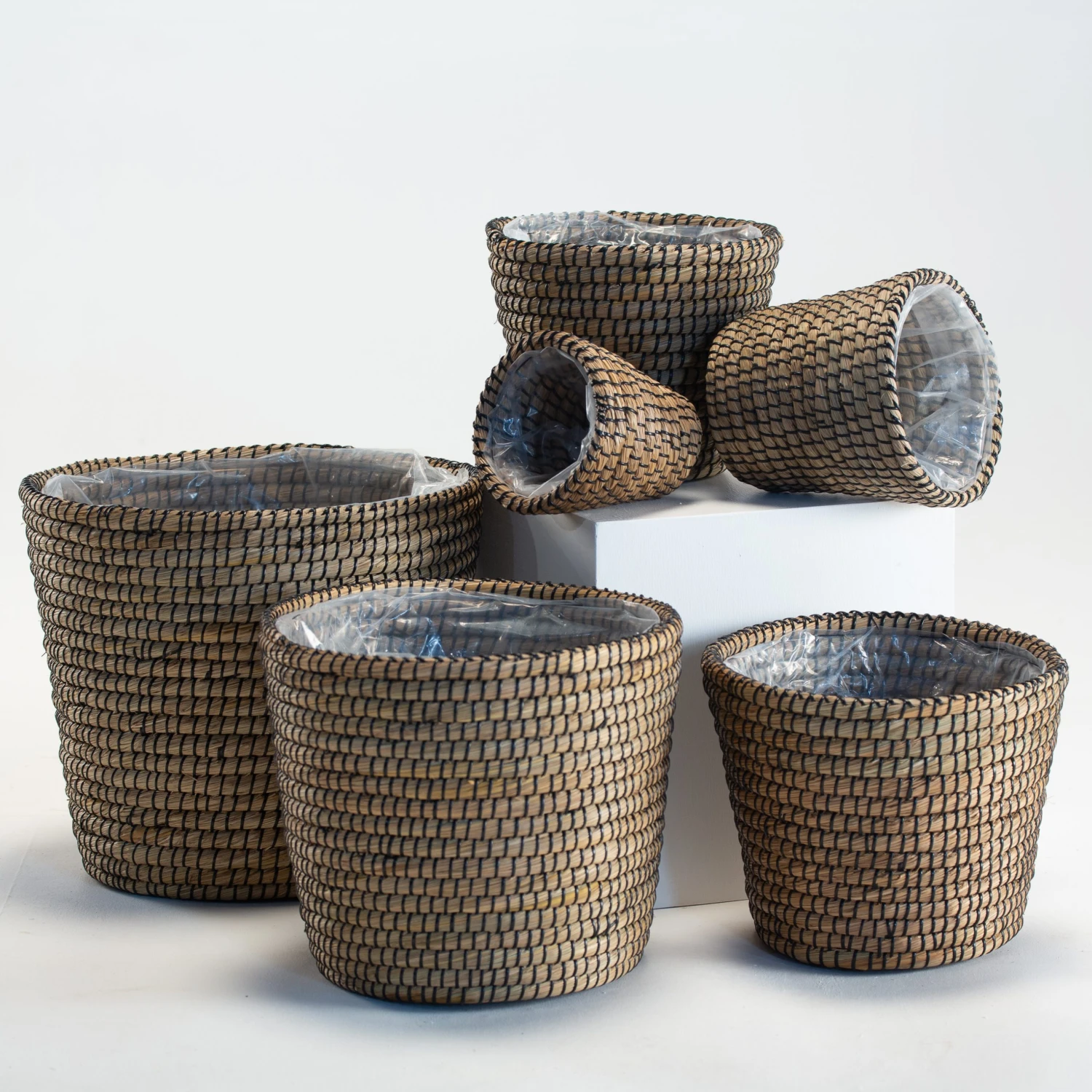 Indoor Pot Jula Black – Natural 1 Indoor Pot Jula Black – Natural