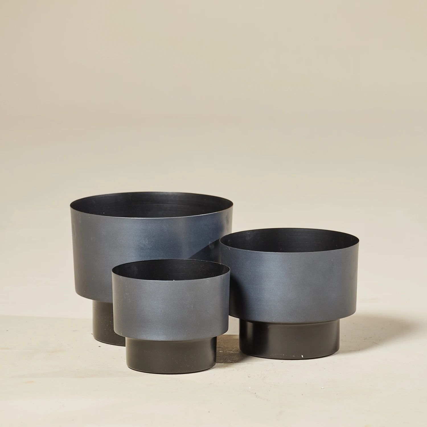 Indoor Pot Myra – Dark Blue-Grey 1 Indoor Pot Myra – Dark Blue-Grey