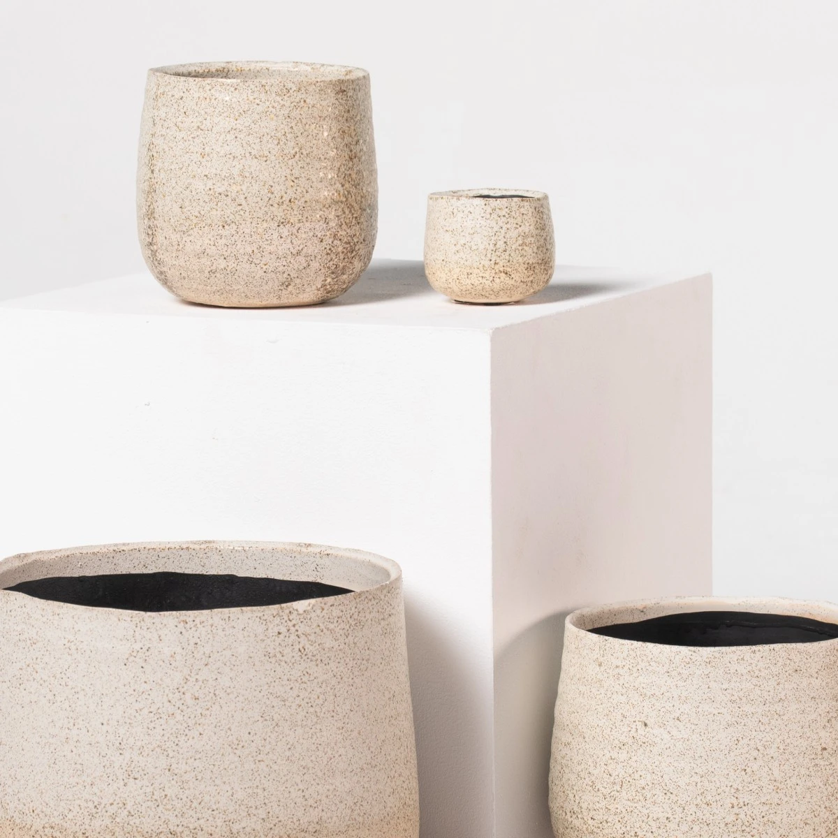 Indoor Pot Iris – Sand 2 Indoor Pot Iris – Sand - Image 2