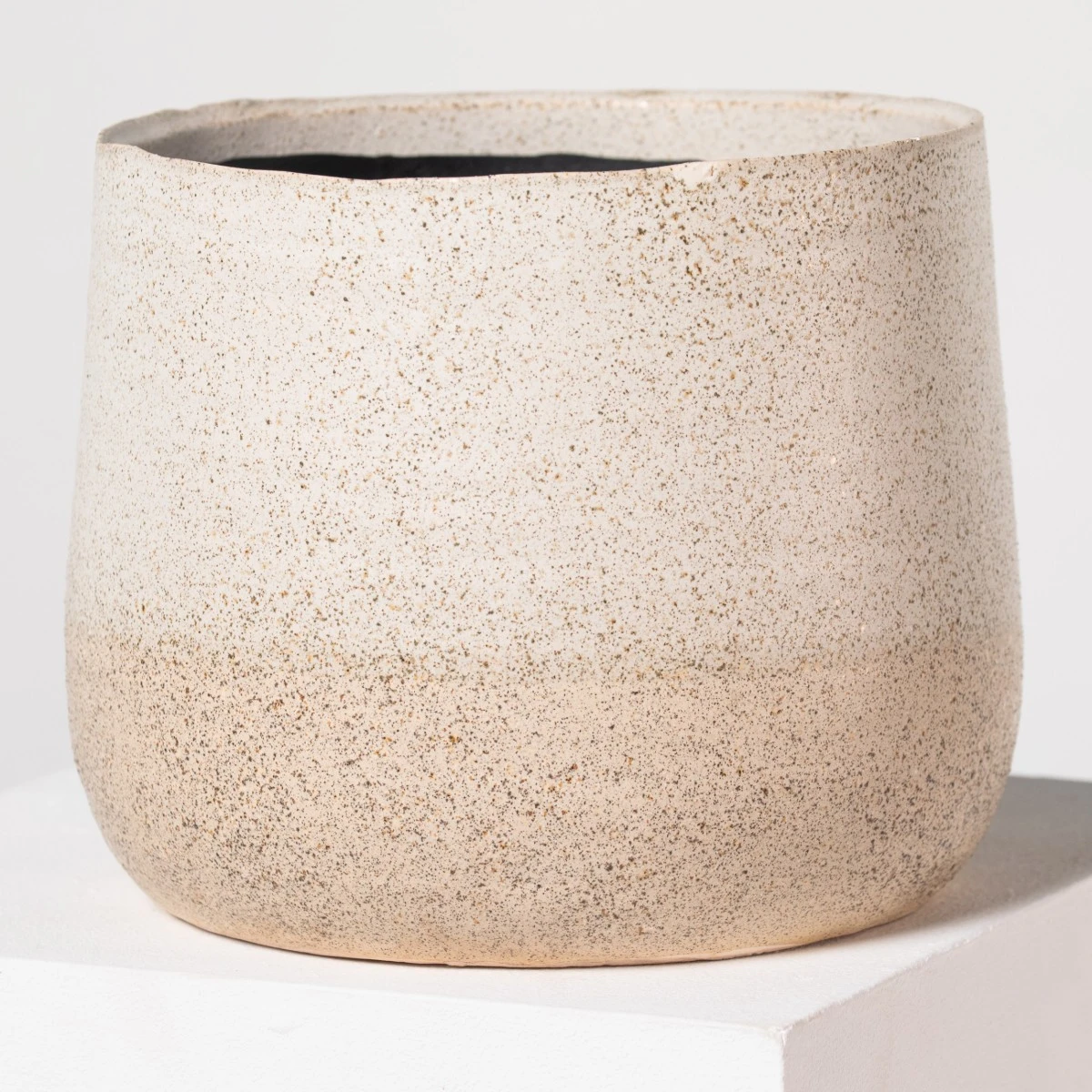 Indoor Pot Iris – Sand 3 Indoor Pot Iris – Sand - Image 3